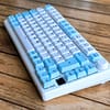 blanco_azul-diagonal Keycaps ISO Español - Blanco + Azul Cielo PBT XDA