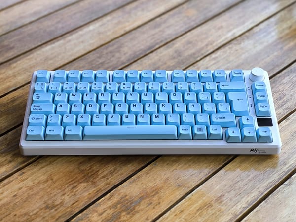 azul-frontal Keycaps ISO Español - Azul cielo PBT XDA