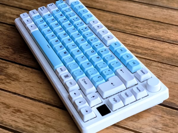 azul_cielo-diagonal Keycaps ISO Español - Azul Cielo + Blanco PBT XDA