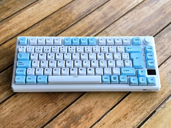 blanco_azul-frontal Keycaps ISO Español - Blanco + Azul Cielo PBT XDA